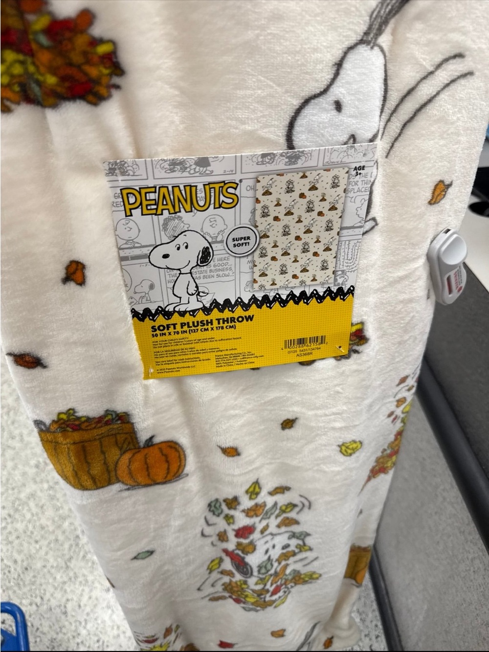 Peanuts Cream Plush Throw with Snoopy and Autumn Accents